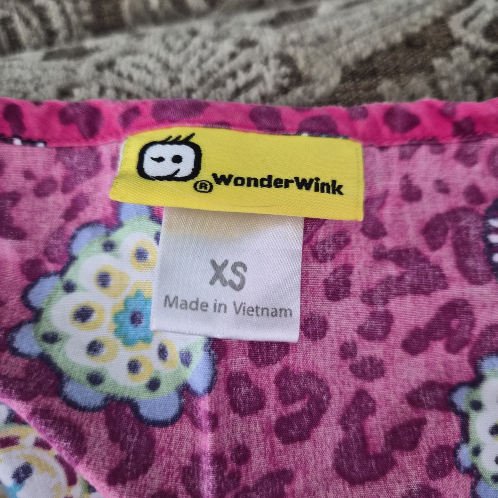 WonderWink Pink Patterned Scrub Top XS
